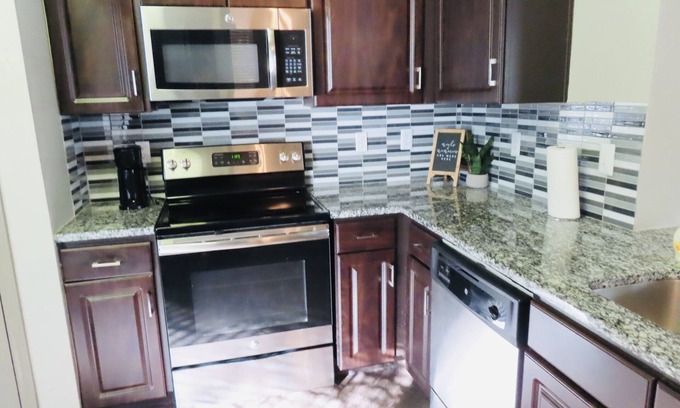 Grogan's Mill Apartment | Beautiful Views of The Woodlands