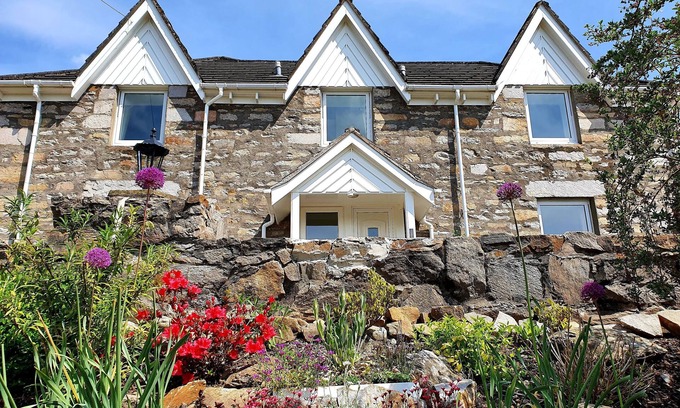 Pitlochry Apartment | Beautiful views, walking distance to town