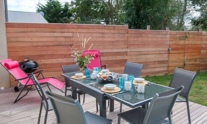 Denneville House | Beautiful villa for 6 people with WIFI, TV, terrace and pets allowed