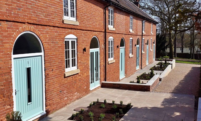 Breedon on the Hill House | Beautiful villa for 4 guests with WIFI, TV, pets allowed and parking