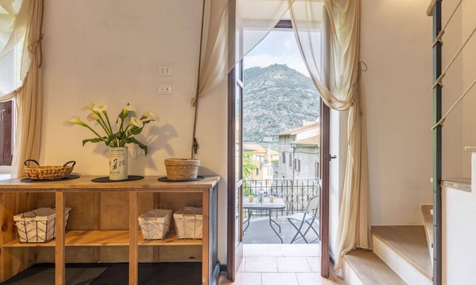 Cisano sul Neva House | Beautiful villa for 6 people with A/C, WIFI, balcony and panoramic view