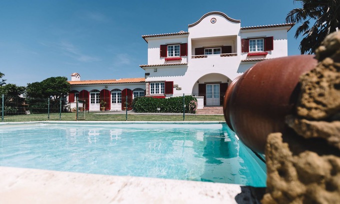 Praia de Santa Cruz Villa | Beautiful Villa in front of the ocean