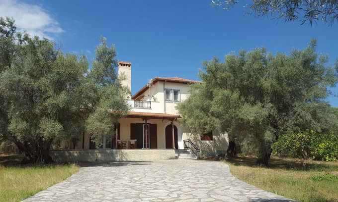 Kalligoni Villa | Beautiful villa 2km from Lefkas downtown