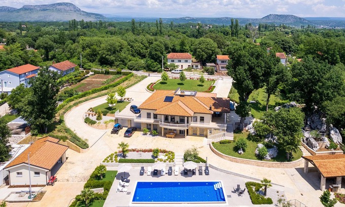 Trn Villa | Beautiful Villa California
