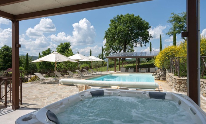 Subbiano Villa | Beautiful Villa Castelluccio with pool in Tuscany