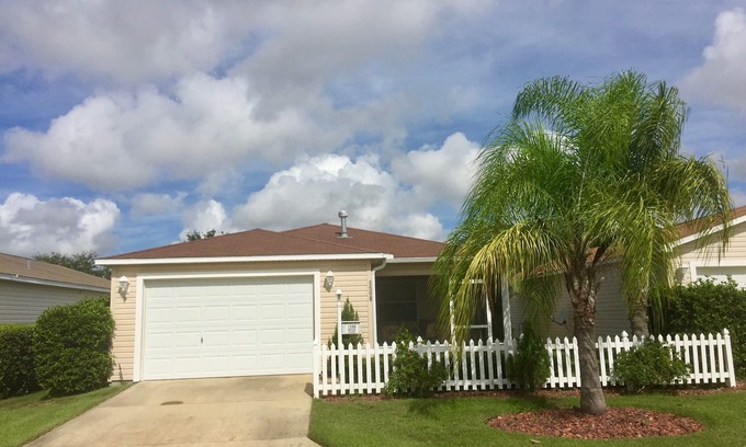 Sunset Pointe Villa | Beautiful Villa close to Lake Sumter Landing! WiFi Included!