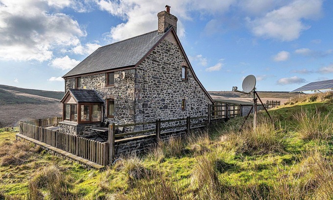 Glandyfi House | Beautiful villa for 6 guests with WIFI, TV, terrace and pets allowed