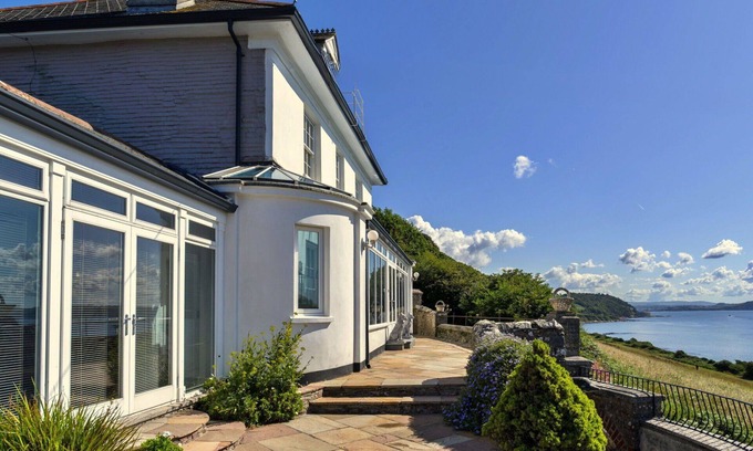 Kingsand House | Beautiful villa for 10 people with WIFI, terrace and pets allowed