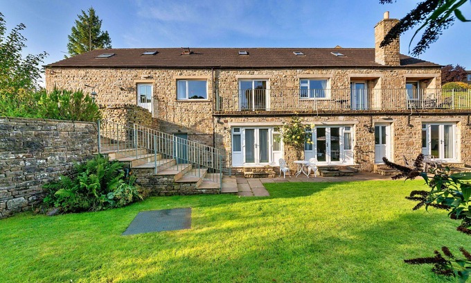 Hawes House | Beautiful villa for 16 guests with WIFI, terrace and pets allowed