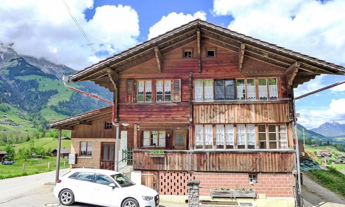 Frutigen Villa | Beautiful villa for 3 people with WIFI, TV, pets allowed and panoramic view