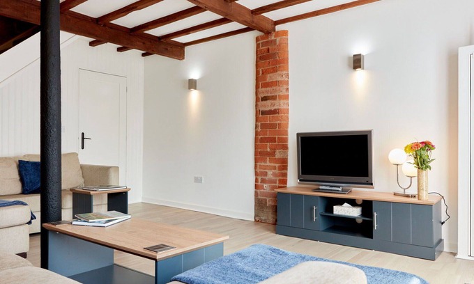 Dalbury Lees House | Beautiful villa for 4 people with hot tub, WIFI, TV and parking