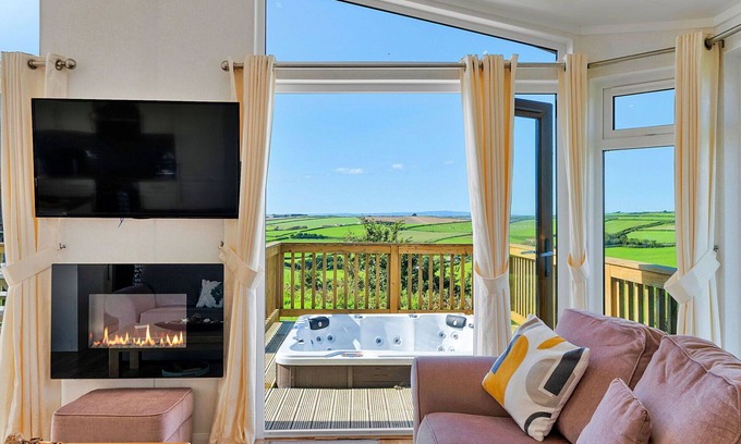 Saint John House | Beautiful villa for 6 people with pool, WIFI, hot tub, terrace and pets allowed