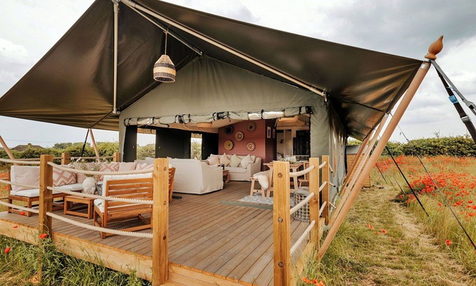 Little Walsingham House | Beautiful villa for 6 guests with pets allowed and parking