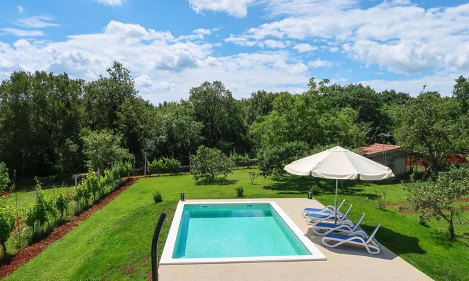 Becici House | Beautiful villa for 6 guests with WIFI, A/C, private pool, TV, terrace, pets allowed and parking