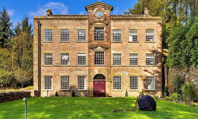 Macclesfield House | Beautiful villa for 19 guests with private pool, WIFI, hot tub, terrace and parking