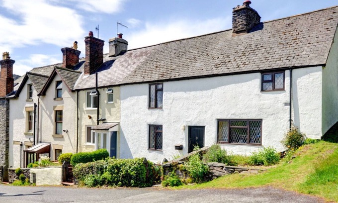 Corwen House | Beautiful villa for 4 guests with WIFI, TV, patio, pets allowed and parking