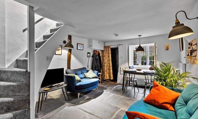 Launceston House | Beautiful villa for 4 people with parking