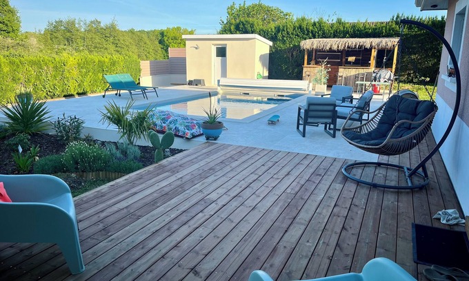 La Sauve Villa | Beautiful villa (garden + pool + pétanque + bar)
