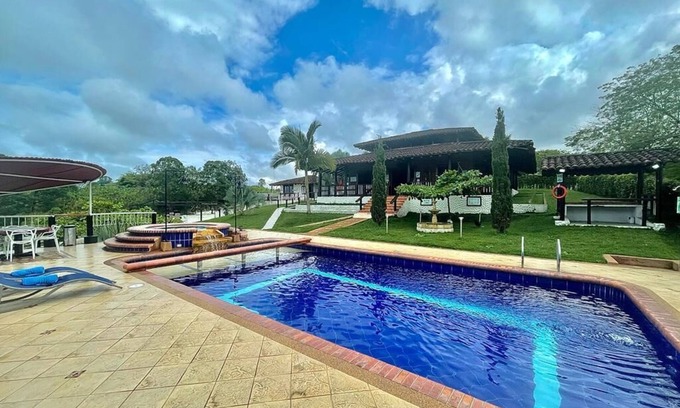 Quimbaya Villa | Beautiful Villa in Quimbaya With Luxurious Pool