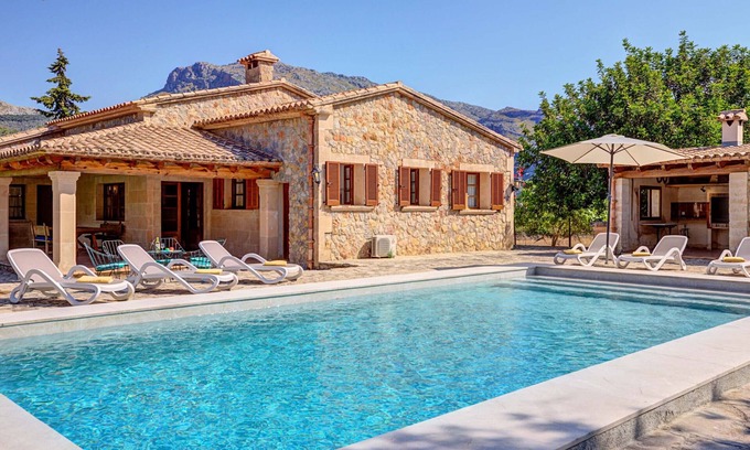 Pollensa Villa | Beautiful villa in the Pollensa countryside with private pool and bbq.