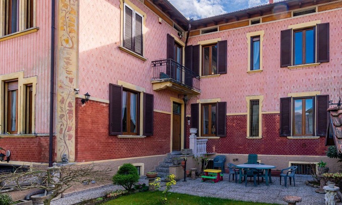 Porto Ceresio House | Beautiful villa for 7 people with WIFI, TV, balcony and parking