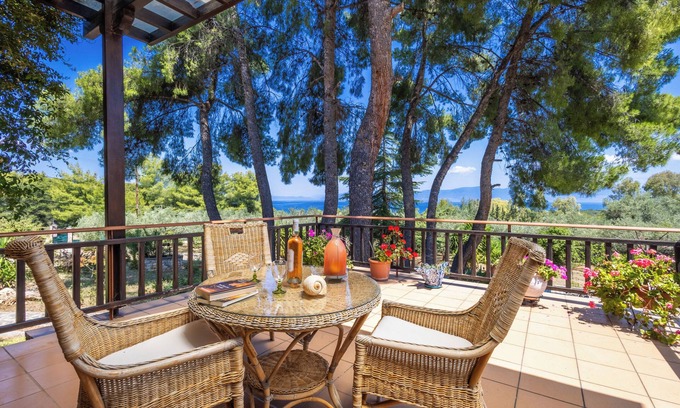 Lokroi House | Beautiful Villa near the beach for family and groups- Mikrovivos Country House