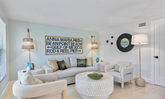 Anna Maria Condo | Beautiful Villa, Perfect Small Getaway. Close to beach, beach gear provided!