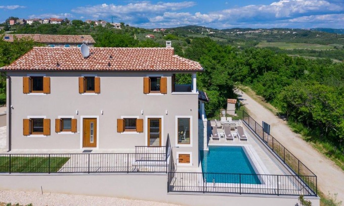 Baredine Villa | Beautiful Villa Skarline with outdoor pool in Buje