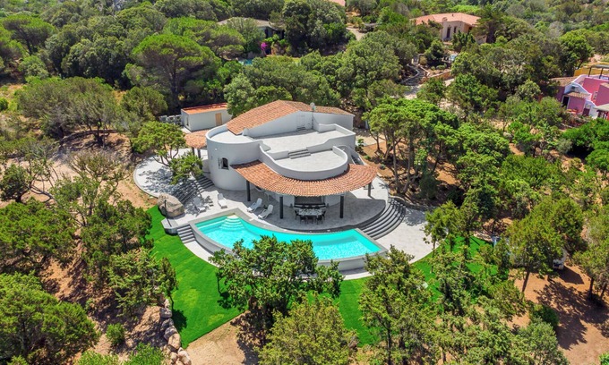 Rena Majore Villa | BEAUTIFUL VILLA SURROUNDED BY JUNIPER TREES 800 METERS FROM THE SEA