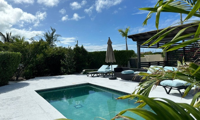 Grace Bay Hills Villa | Beautiful villa West with pool- 5 minutes to Gracebay beach