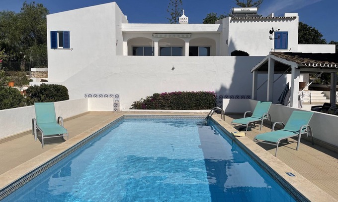 Monte Raposo Villa | beautiful villa with private pool, bbq, wifi, 10 mins from the sea and golf