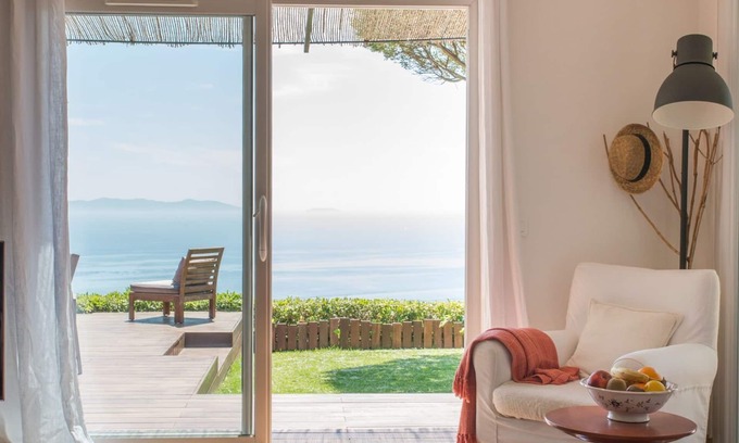 Le Lavandou House | Beautiful villa with private pool overlooking the Mediterranean sea