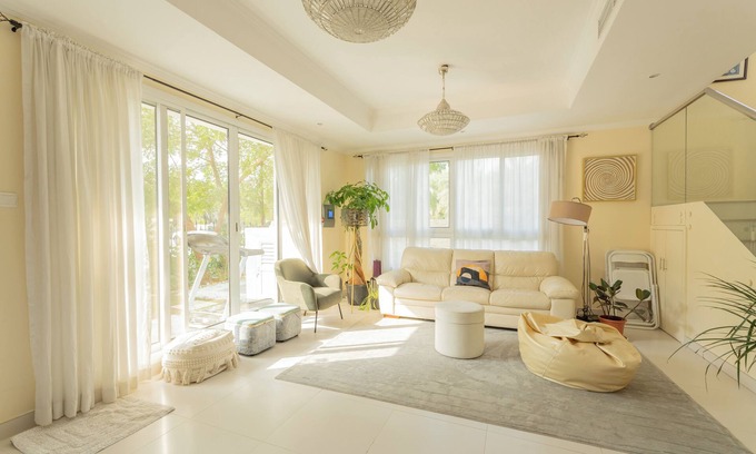Dubai Villa | Beautiful villa with beautiful space for family and suitable for holding parties
