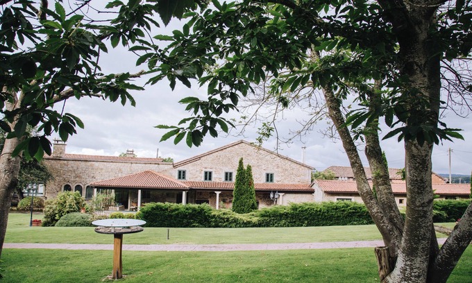 Chantada Villa | Beautiful Villa with garden and fireplace 10 minutes from the Ribeira Sacra