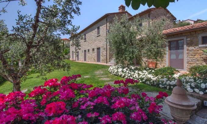 Camucia Villa | Beautiful villa with pool and garden just 300 meters from the village