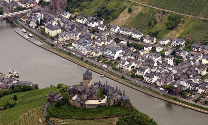 Ediger House | Beautiful Villa with Swimming Pool