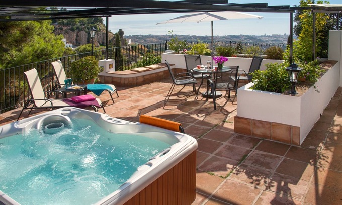 Mijas Pueblo House | Beautiful village house in the heart of Mijas Pueblo with magnificent sea views.
