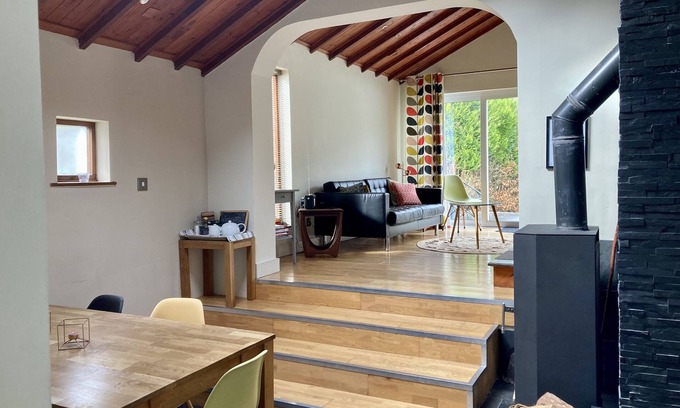 Beddgelert House | Beautiful village location with private parking + EV charger