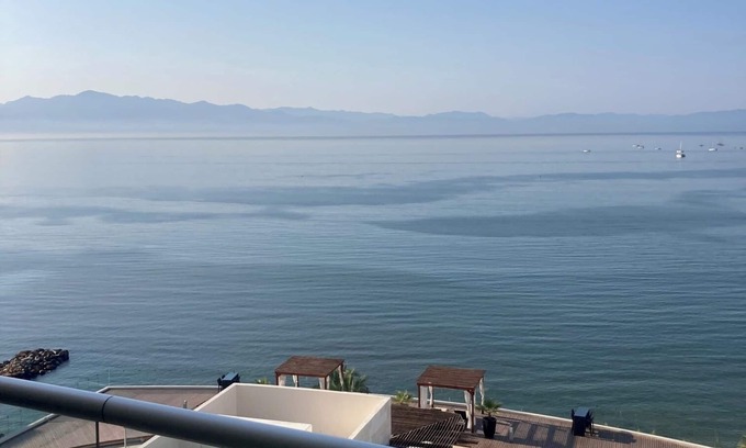Bucerias Condo | BEAUTIFUL WATERFRONT CONDO IN BUCERIAS! Well equipped with exceptional views