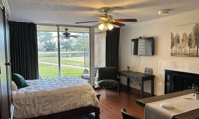 Walden on Lake Conroe Condo | Beautiful Walden Cove, waterfront, efficiency ground floor condo.