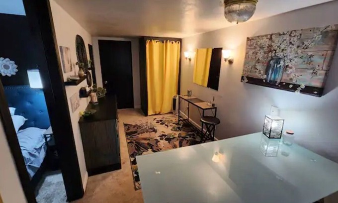 Black Jack Apartment | Beautiful Walk-Out Garden Unit