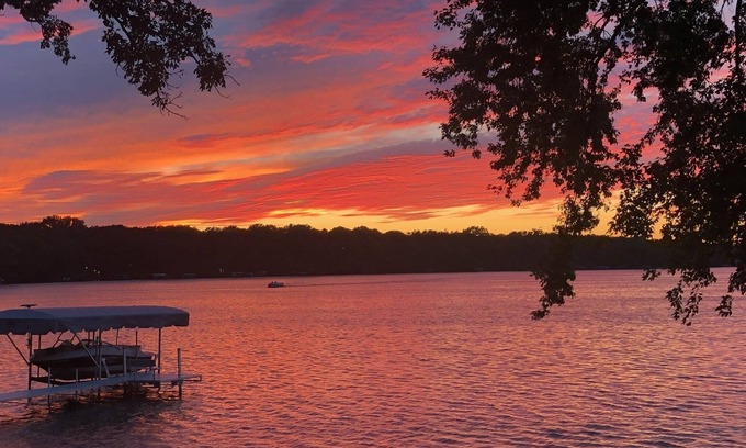 Fairmont House | Beautiful walkout lakefront property - Location, Location, Location!