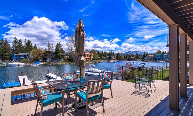 Tahoe Keys House | Beautiful Waterfront Home - Waterfront Location