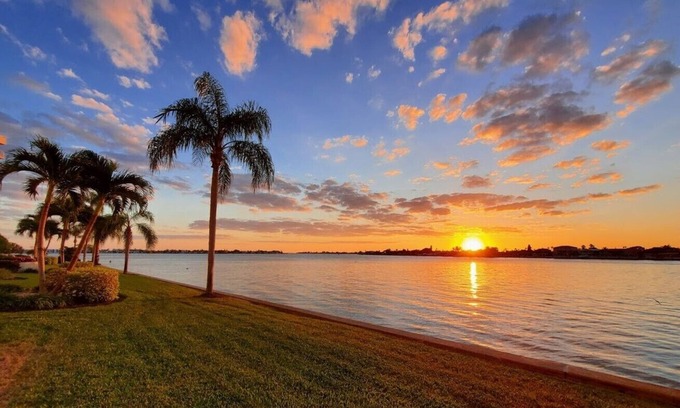St. Petersburg Condo | Beautiful water front condo, grnd floor unit , large patio, 2 Bedroom, 2 Baths