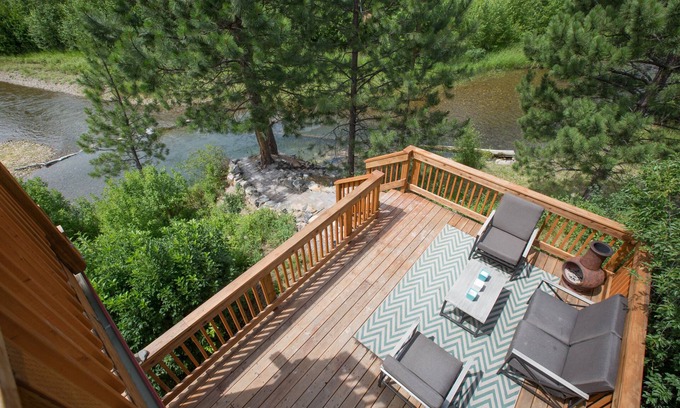Huson Cabin | Beautiful water front cabin sleeps four. Just 30 minutes from Missoula airport.