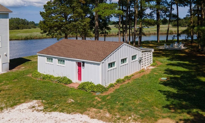 Temperanceville Cottage | Beautiful, Waterfront, Luxury