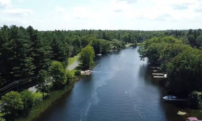 Port Stanton Cottage | Beautiful Waterfront Cottage with Hot Tub in South Muskoka