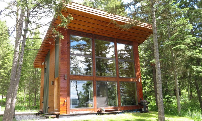 Regional District of Fraser-Fort George House | Beautiful Waterfront Cottage in Northern BC