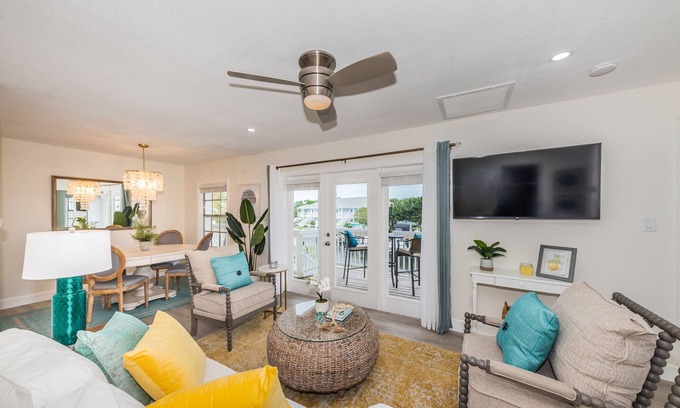 Coquina Key Condo | Beautiful Waterfront Resort Style Living - 1 bed