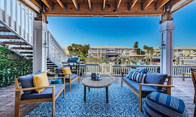 Coquina Key Condo | Beautiful Waterfront Resort Style Living - 1 bed